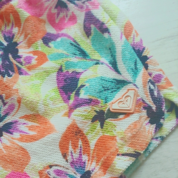ROXY NEW Short Sleeve Top & Floral French Terry Shorts - Picture 10 of 12